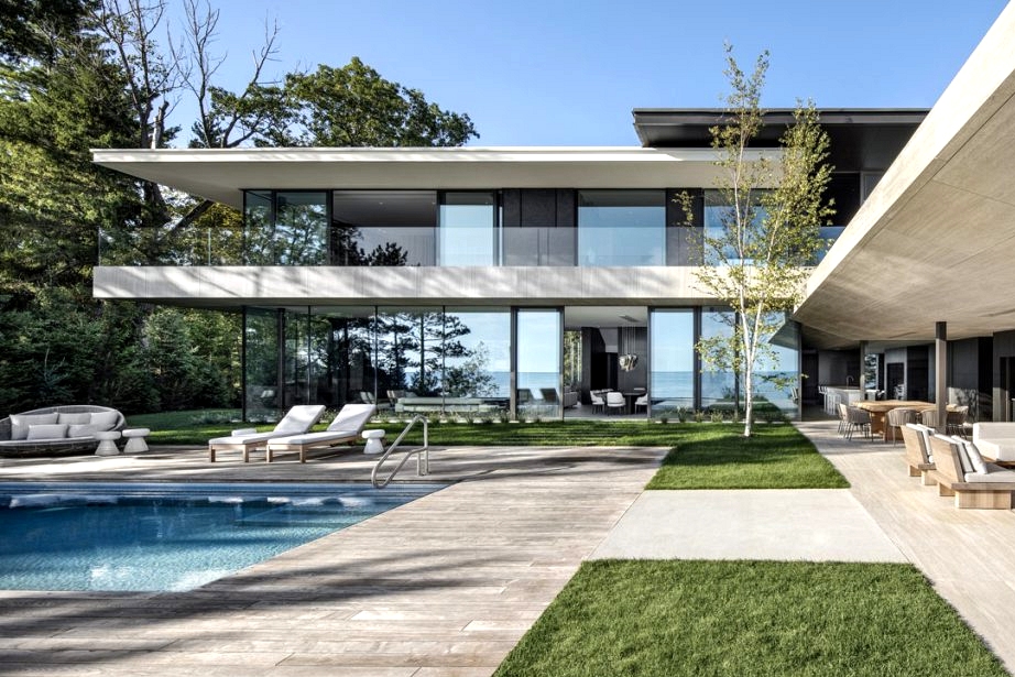 Luxury Modern Lakehouse In Canada