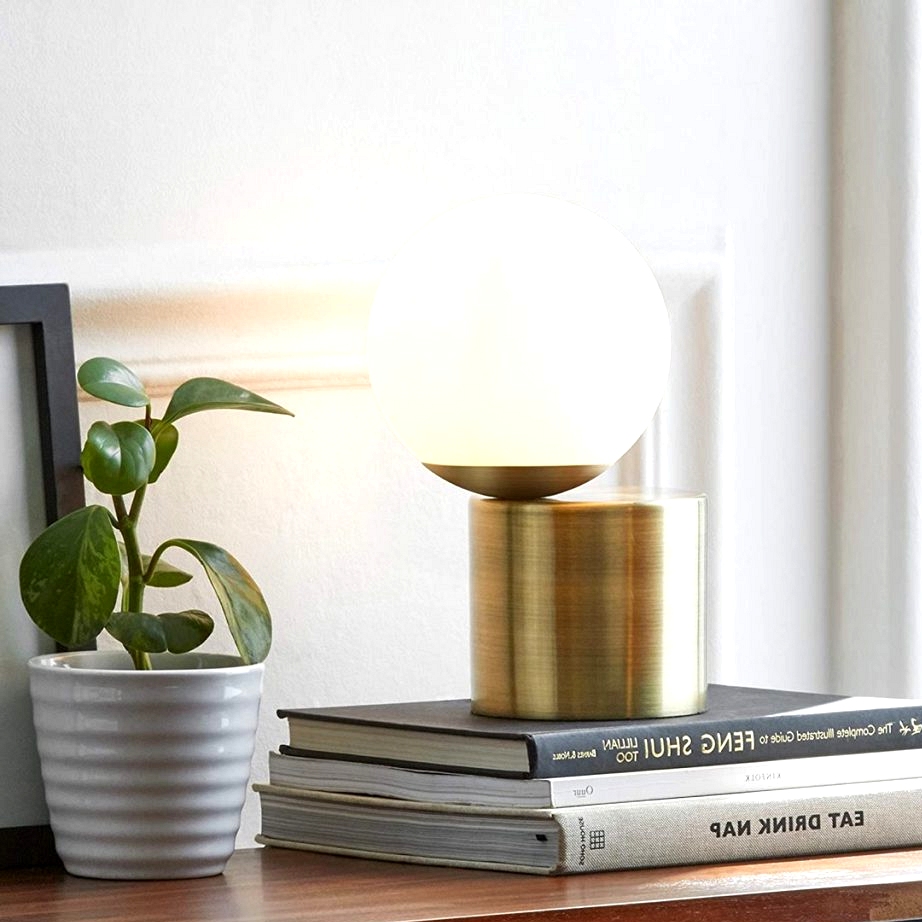 Product Of The Week: A Modern Minimal Desk Lamp